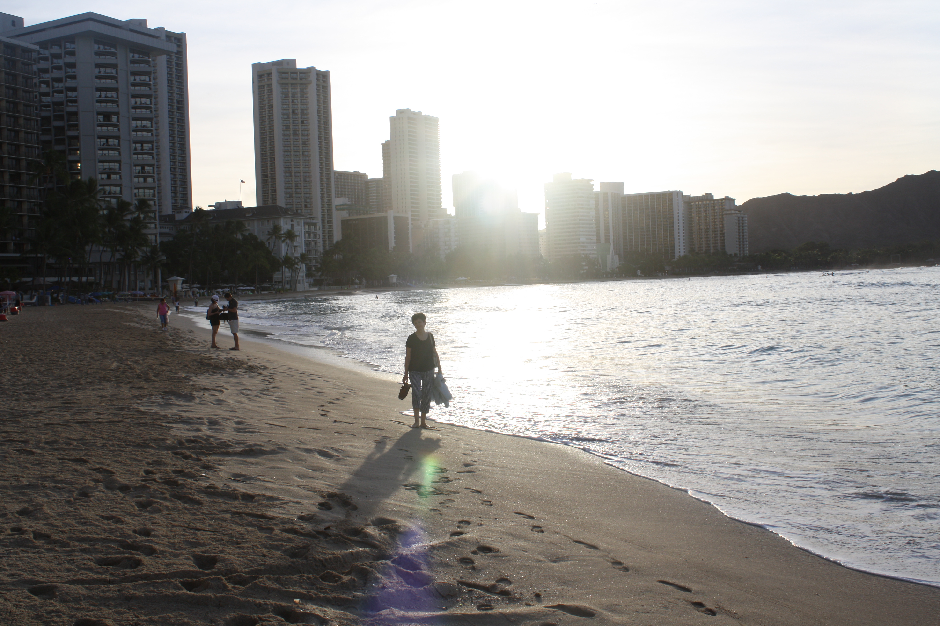 Honolulu - Gari against the sun